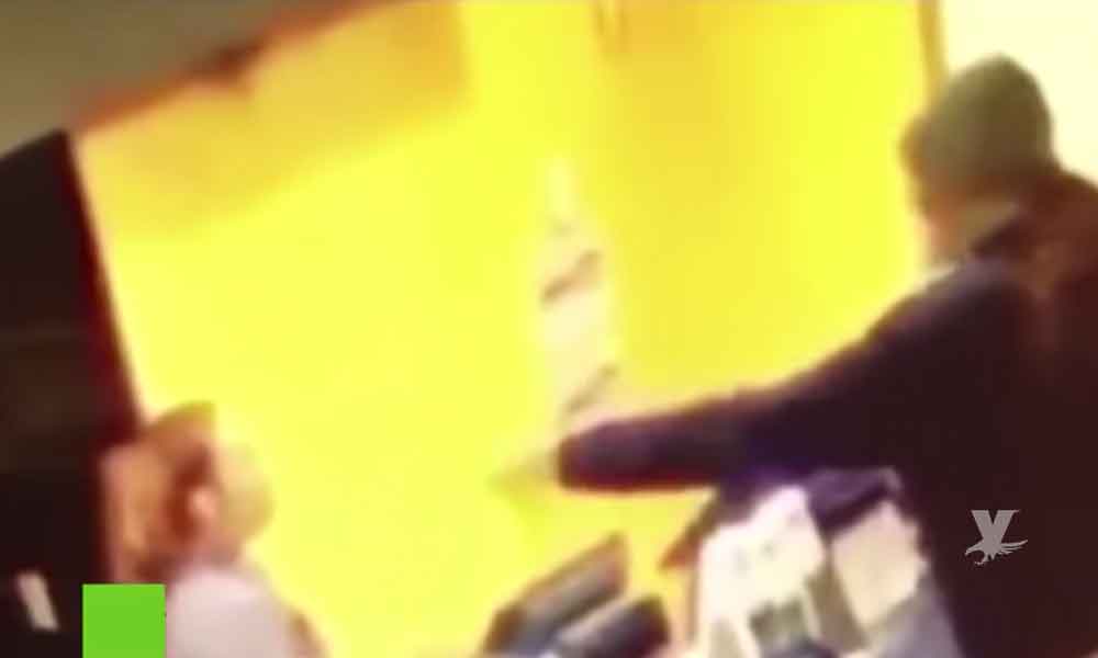 (VIDEO) Hombre molesto arrojó café caliente a empleada de McDonald’s