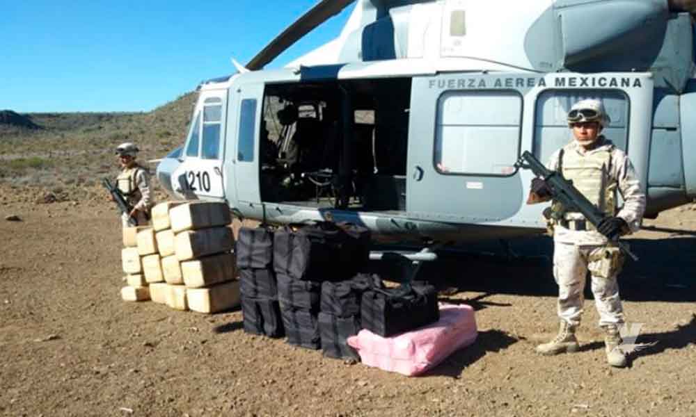 Ejército Mexicano incauta avioneta con cristal y marihuana en Ensenada