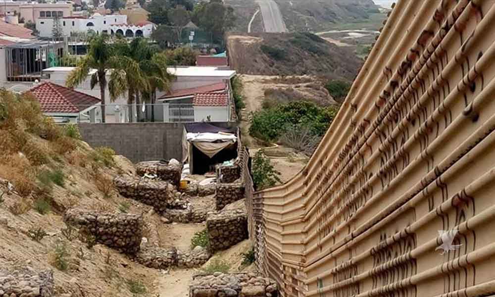 Analizan el futuro de viviendas en Tijuana construidas sobre el muro fronterizo, violan las leyes entre ambos países