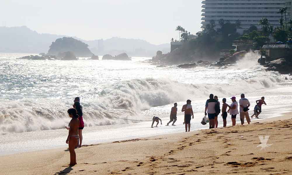 Advierten a visitantes alto oleaje para el fin de semana en Playas de Rosarito