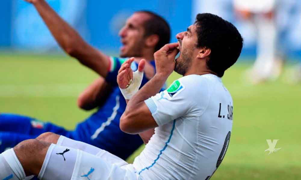 (VIDEO) Niño le pide a Luis Suárez que no muerda a nadie en el Mundial