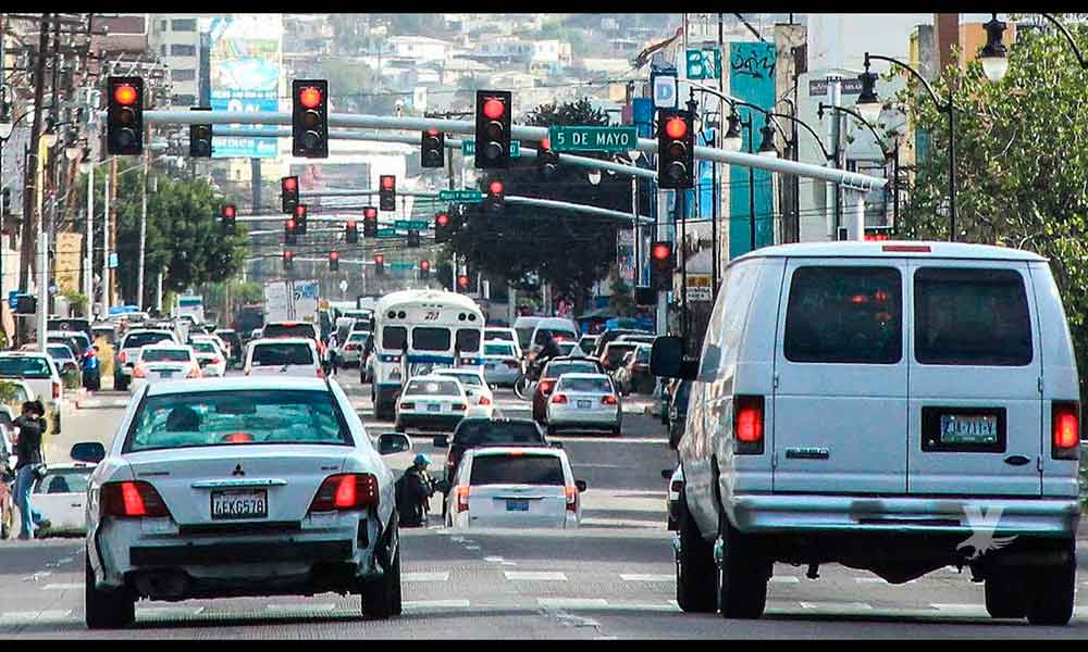 Autos “chocolates” y transporte público son los responsables del problema de tráfico en Tijuana: Julián Palombo
