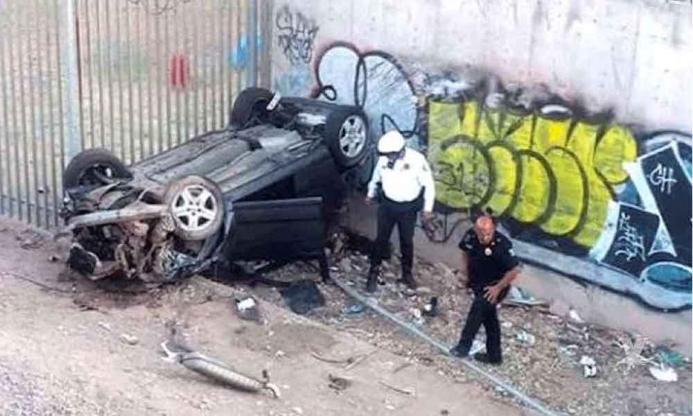 Jovencitas caen desde un puente en Mexicali; iban a exceso de velocidad