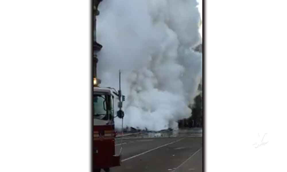 (VIDEO) Evacuan edificios y calles en Nueva York por fuertes explosiones en tuberías subterráneas