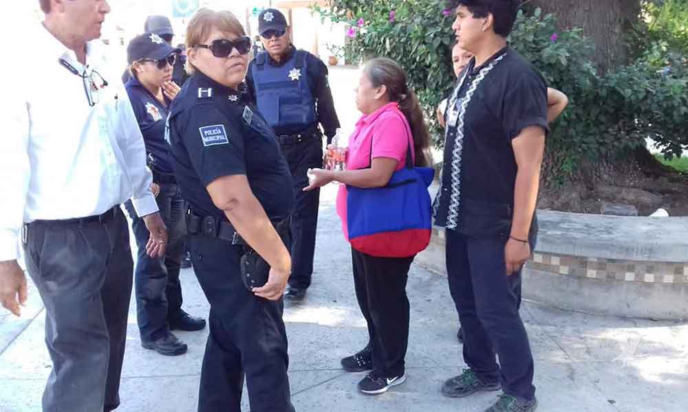 Captura Policía Municipal de Tecate a mujer con varias credenciales de elector