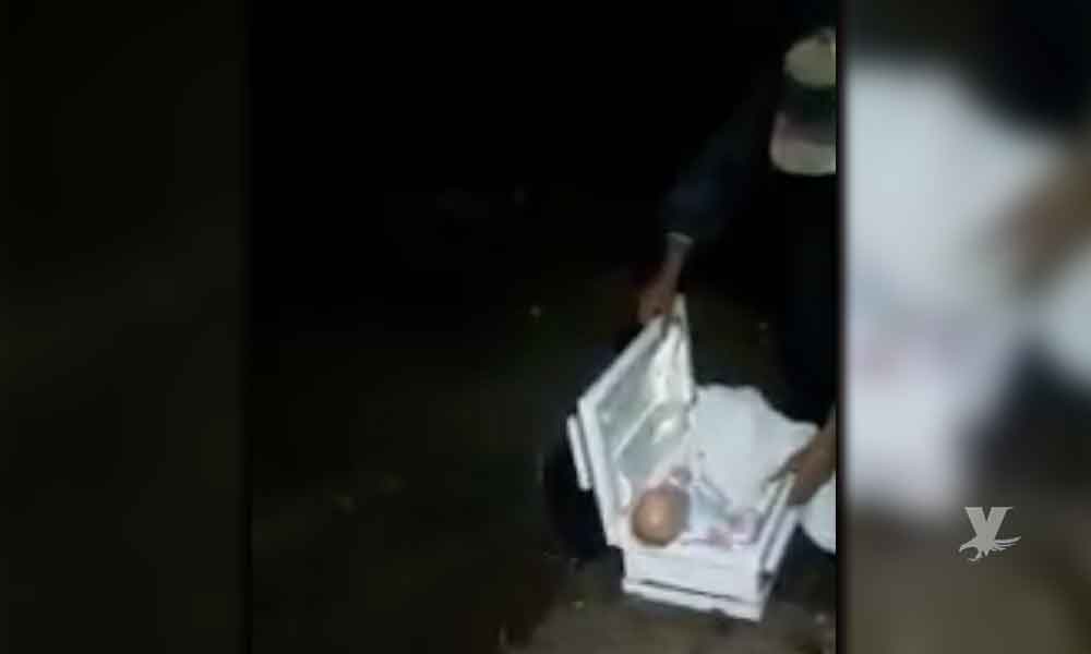 (VIDEO) Mujer entierra a su bebé recién nacido, el padre desentierra el ataúd para poder creerle ¡sorpresa!