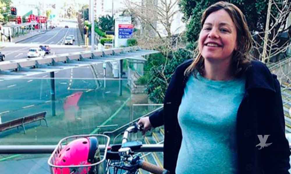 Mujer llegó en bicicleta al hospital para dar a luz a su primer hijo
