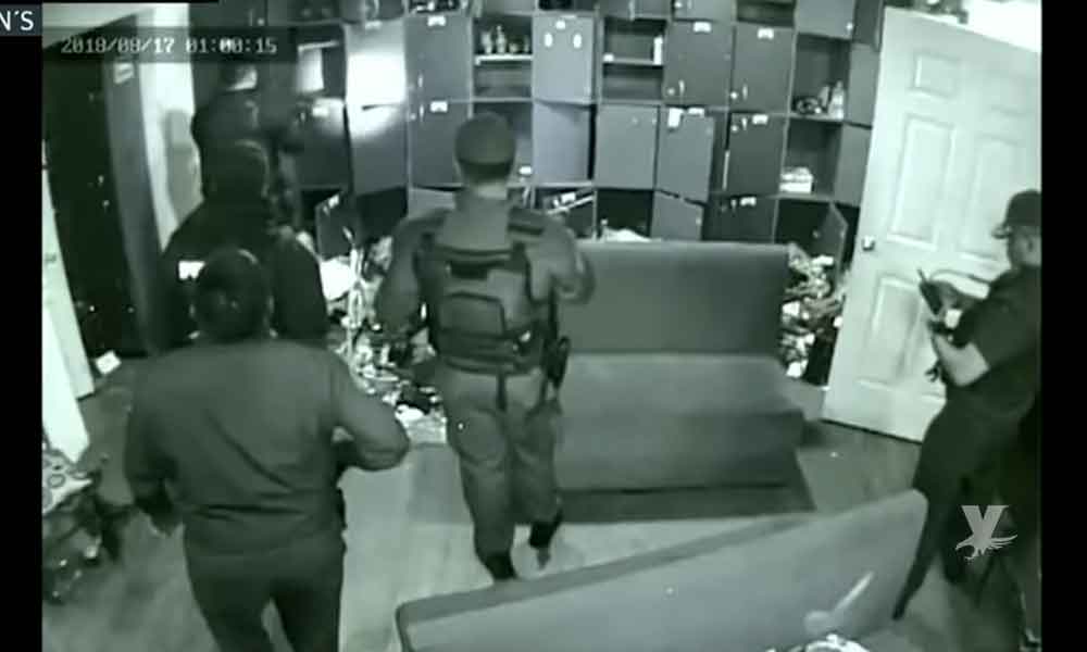 (VIDEO) Policías de la CDMX son captados sembrando drogas en un bar