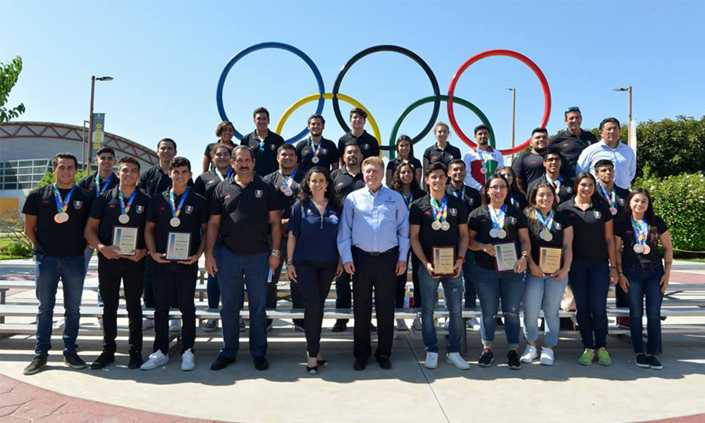 Reconocen en Baja California a medallistas y seleccionados de JJC 2018