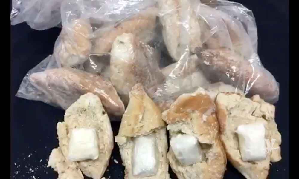 (VIDEO) Decomisan en aeropuerto de Guadalajara bolillos rellenos de cocaína