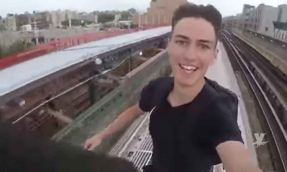 (VIDEO) Adolescentes arriesgan sus vidas subiendo a los techos de los vagones del tren por el éxito en YouTube