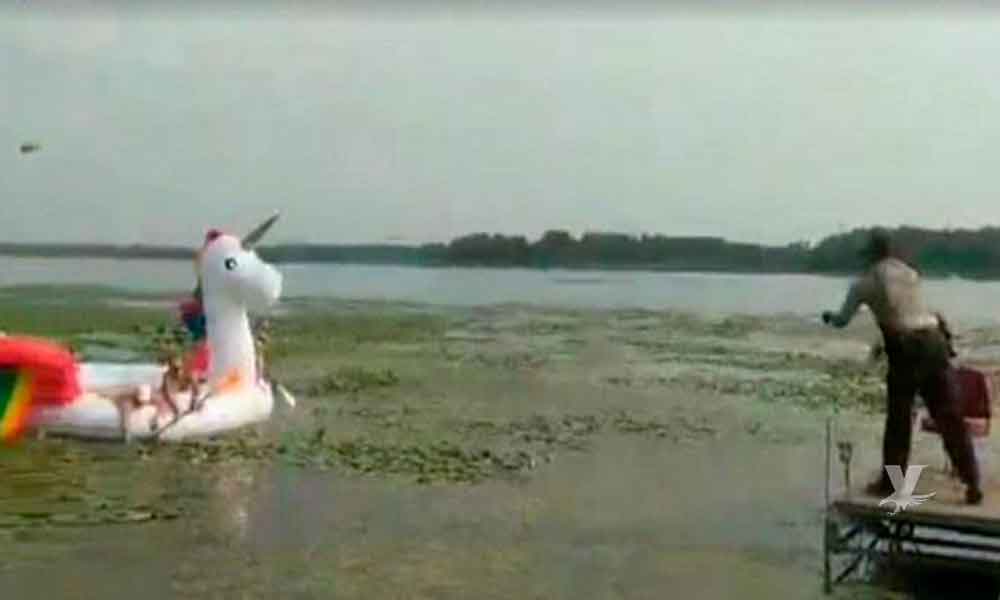 Policía rescata a cinco mujeres varadas en gigantesco unicornio inflable