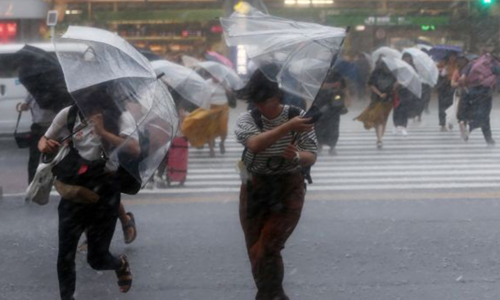 Alerta en Japón tras llegada del tifón Jebi, el más fuerte en 25 años