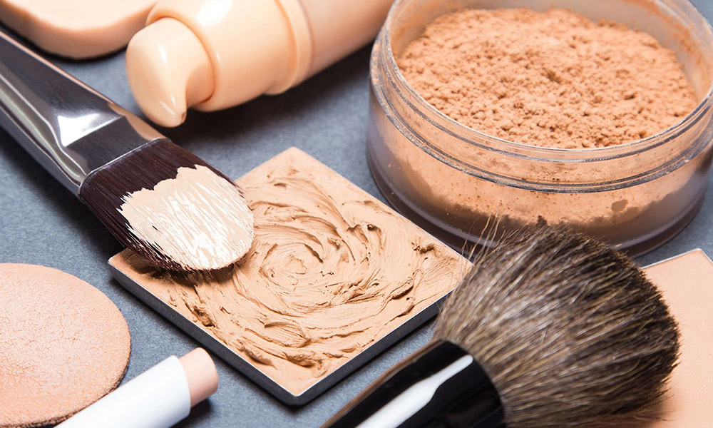¡Cuidado! El maquillaje que usas podría causarte cáncer o dejarte estéril