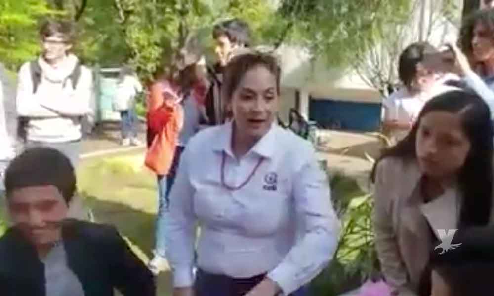 (VIDEO) Maestra impide boda gay en Kermés de secundaria, argumenta falta de valores