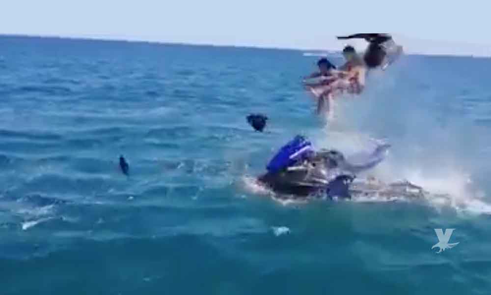 (VIDEO) Moto acuática explota con padre e hijo a bordo