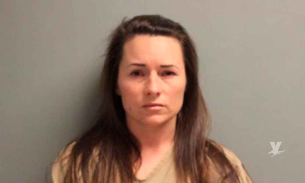 Mujer asesina a su esposo frente a sus tres hijos en estacionamiento de Walmart
