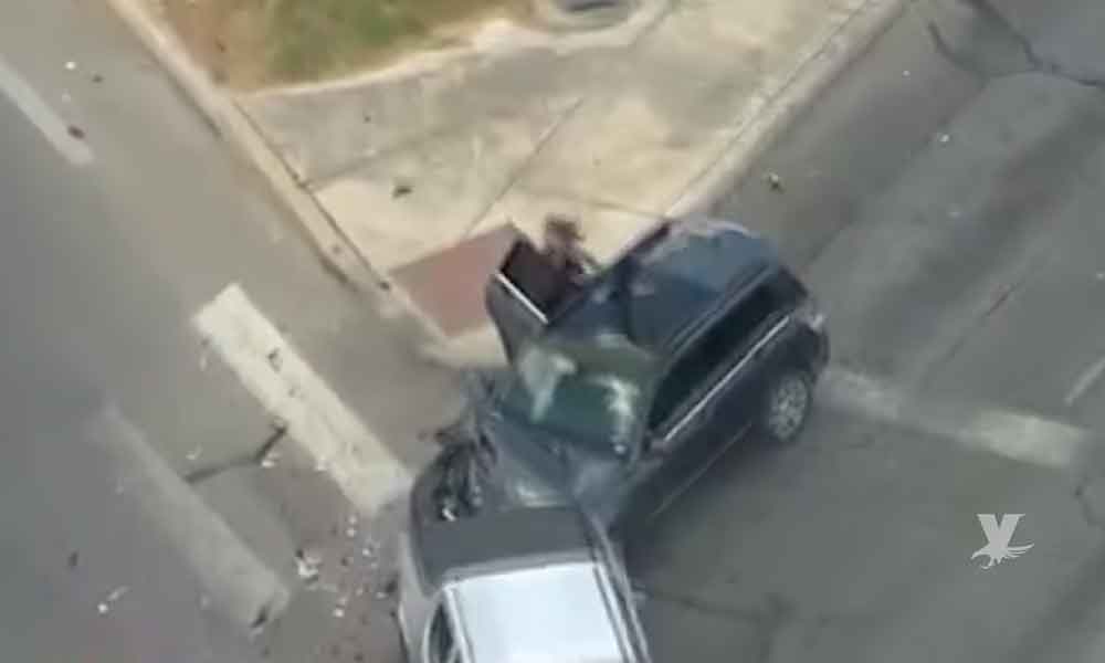 (VIDEO) Mujer ocasiona persecución policiaca con su hijo recién nacido en el interior del carro