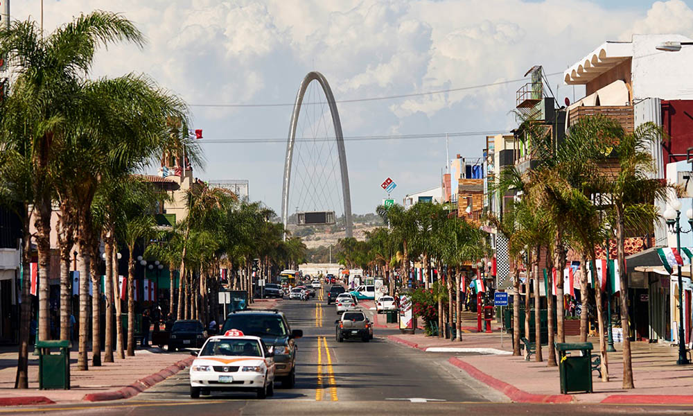 Presentan programas de financiamiento a negocios de Avenida Revolución en Tijuana