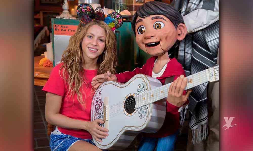 Shakira se tomó un descanso en su gira para pasear por Disney California Adventure