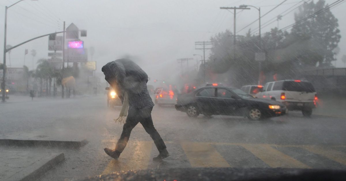 Huracán “Rosa” se intensifica a categoría 4 con vientos de 240 kilómetros por hora