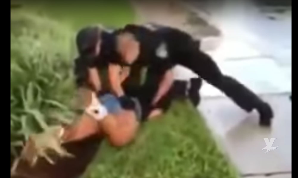 (VIDEO) Policías golpean a una adolescente afroamericana de 14 años por resistirse al arresto