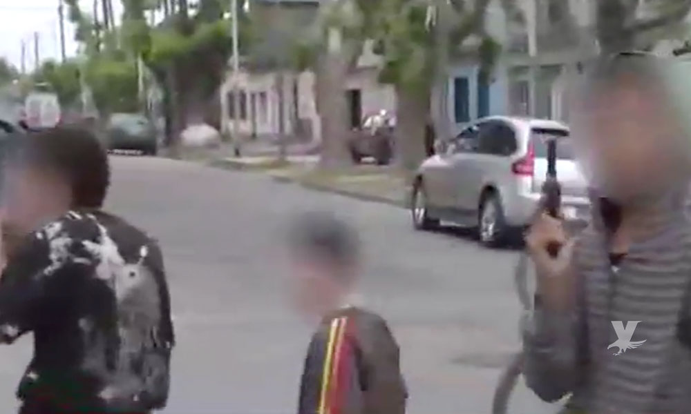 Niños de 6 y 8 años armados intentan asaltar a camarógrafo y reportera