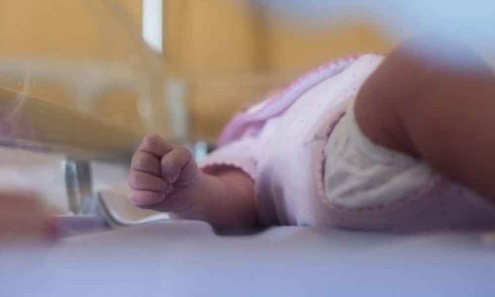 Nacen bebés sin brazos, manos o antebrazos, provoca alerta