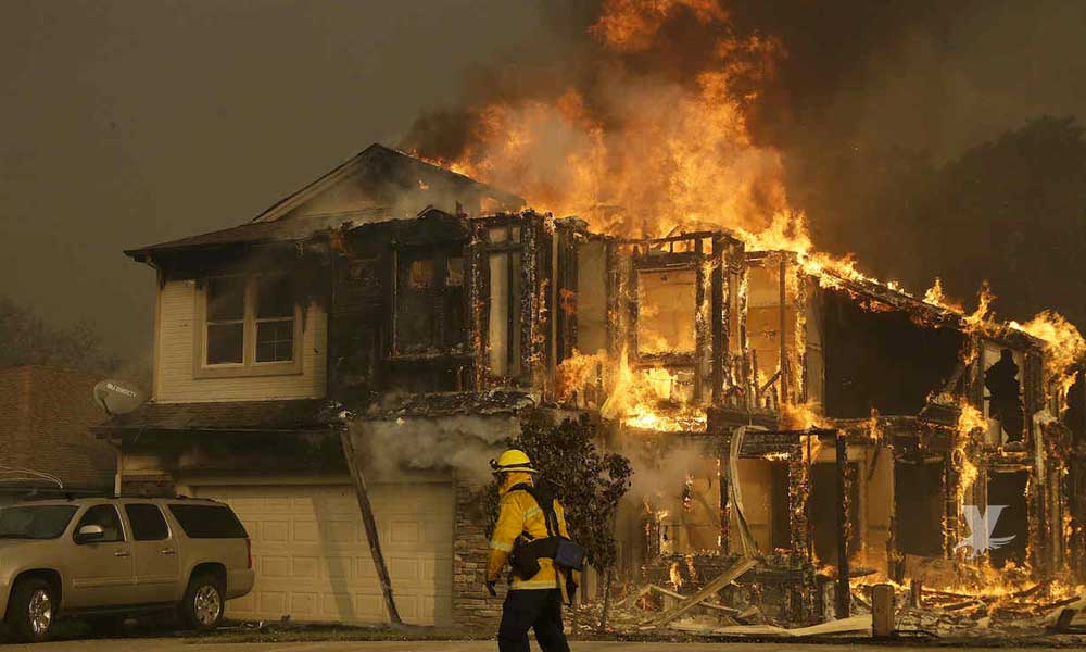 Desalojan a famosos de sus casas en Malibú y se reportan al menos 23 muertos por incendios en California