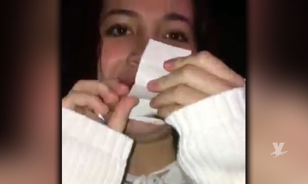 (VIDEO) Joven le regala unos tacos y una nota a una mujer; le pide sea su novia