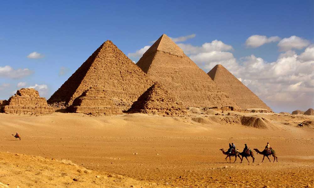 Así movían las enormes piedras los antiguos egipcios con las que hicieron las pirámides, científicos lo descubren