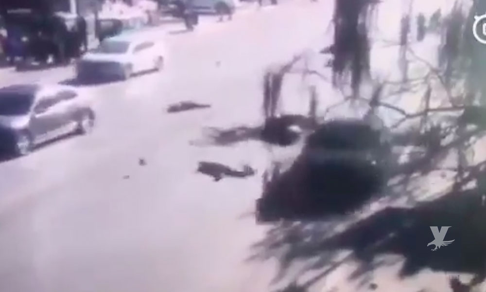 (VIDEO) Grupo de niños estudiantes es atropellado mientras cruzaba la calle; reportan 5 muertos
