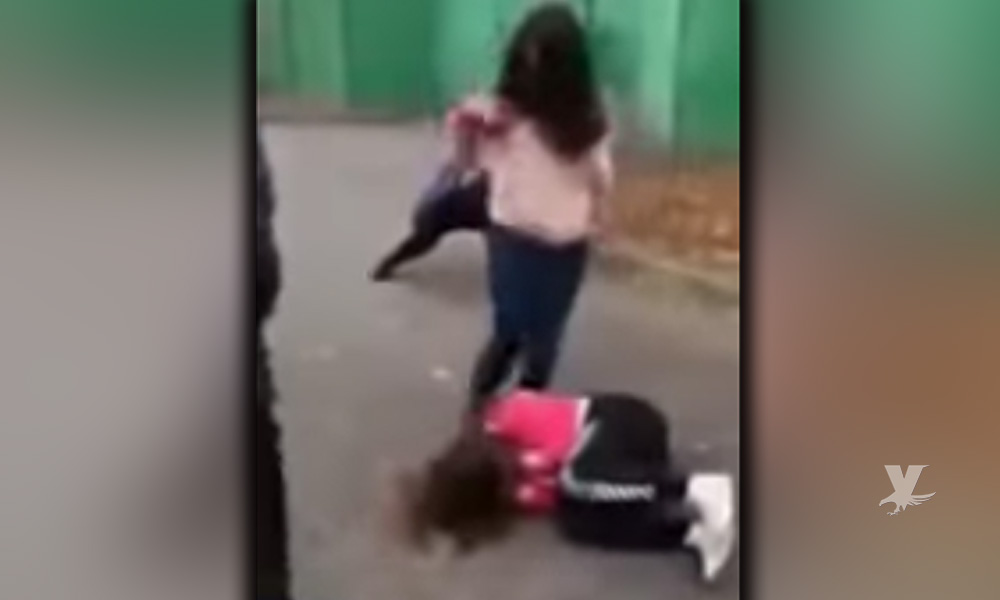(VIDEO) Compañeros de clase golpearon tanto a una adolescente que la dejaron estéril