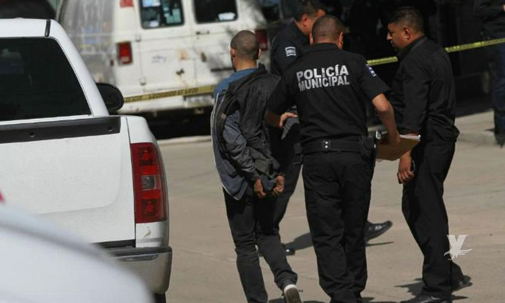 Agente Ministerial de Ensenada es detenido conduciendo automóvil con reporte de robo