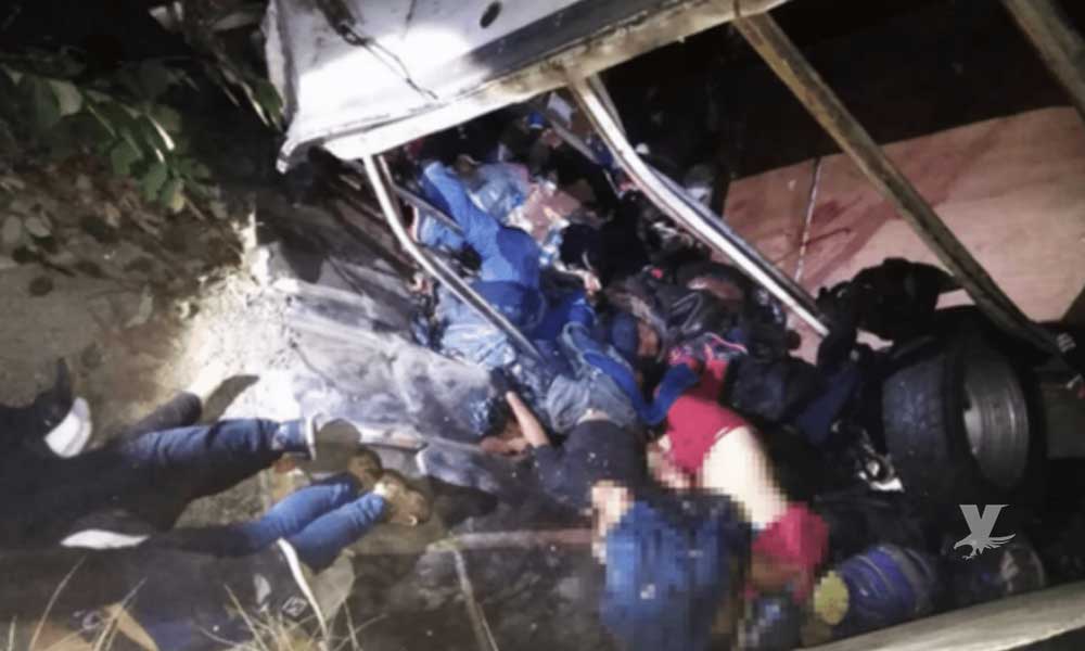 Accidente carretero deja 25 migrantes muertos en Chiapas
