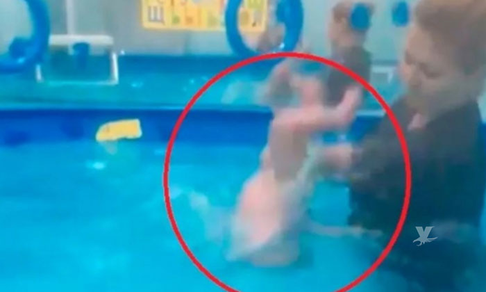 (VIDEO) Entrenadora de natación ahoga a bebés durante sus clases