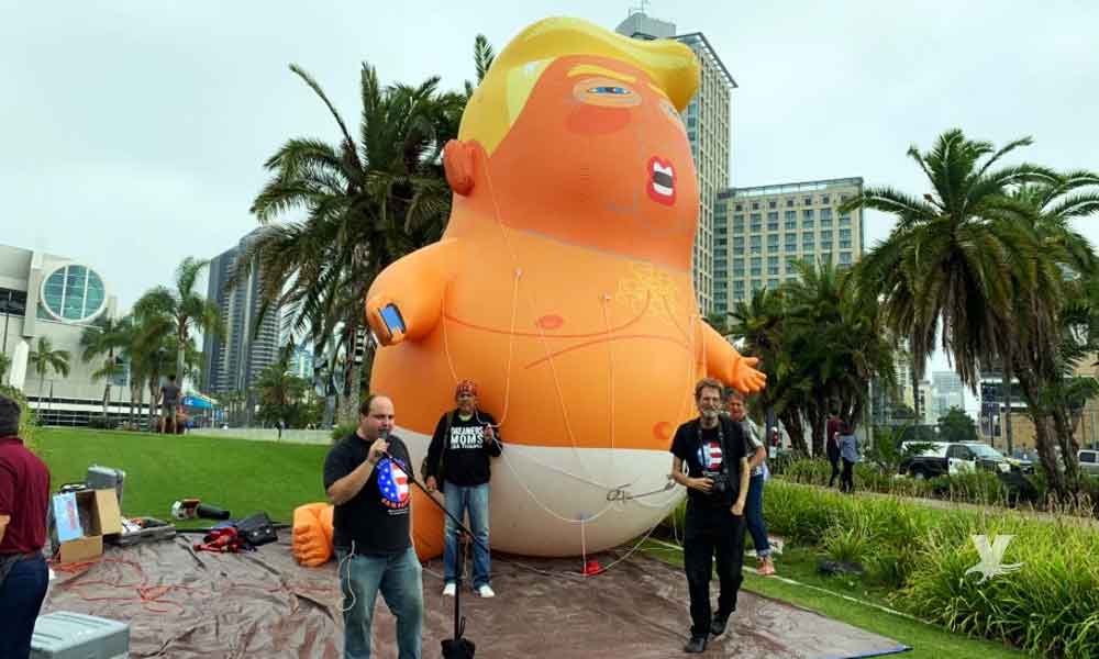 “Baby Trump” se eleva en San Diego a forma de protesta contra Mike Pence