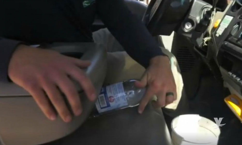 (VIDEO) Olvidar una botella de agua dentro del auto puede ocasionar un incendio