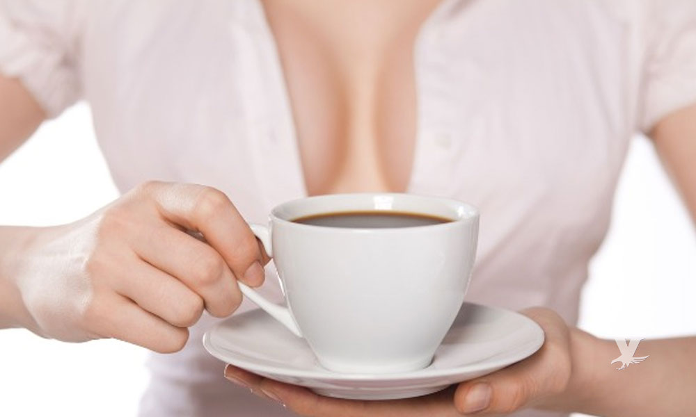 Tomar mucho café disminuye el tamaño de los senos