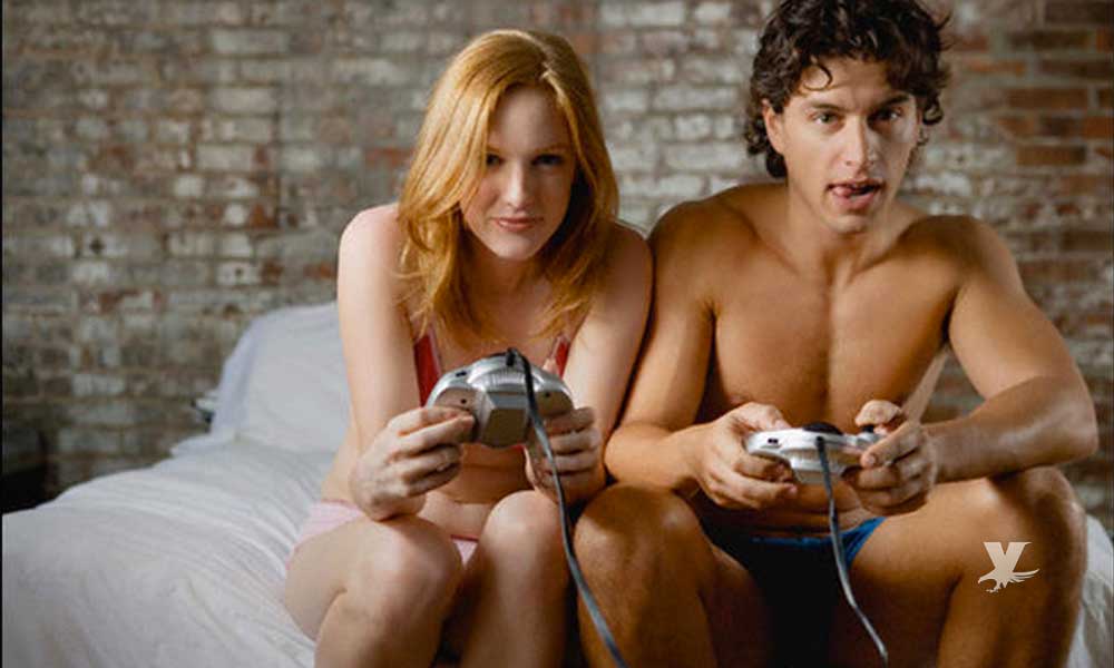 Estudio demuestra que las personas que juegan videojuegos son mejores en la cama