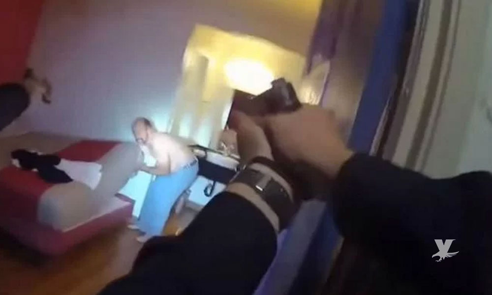(VIDEO) Policías disparan al interior de cuarto de hotel contra hombre armado