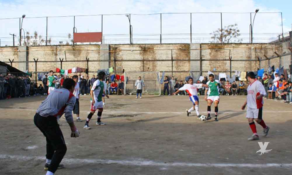 Partido ‘amistoso’ de futbol entre narcos dentro de prisión termina en pelea y 22 muertos