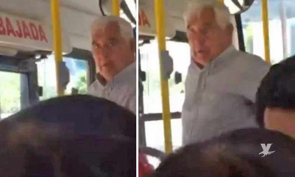 (VIDEO) Anciano se masturba junto a una joven mientras viajaban en el autobús