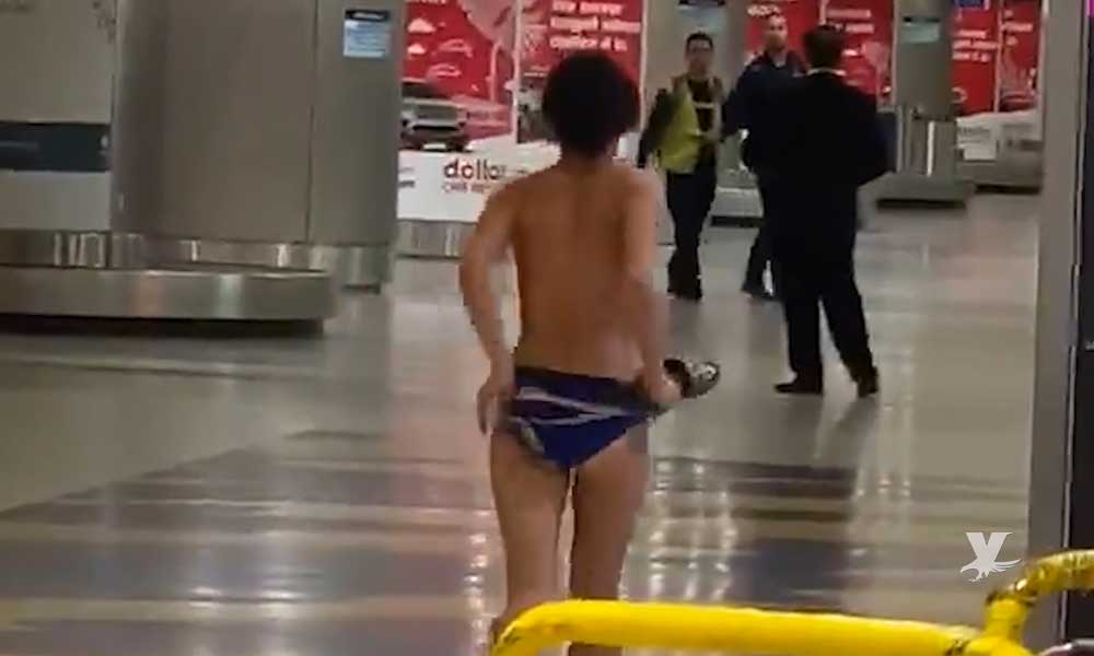 (VIDEO) Arrestan a mujer por caminar desnuda en el aeropuerto