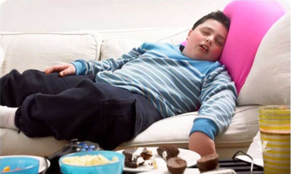 Niños que duermen más tiempo por las mañanas pueden desarrollar obesidad