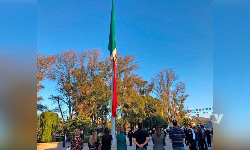 Lleva a cabo el XXXIII Ayuntamiento de Tecate izamiento de bandera en memoria de las víctimas de los sismos de 1985 y 2017